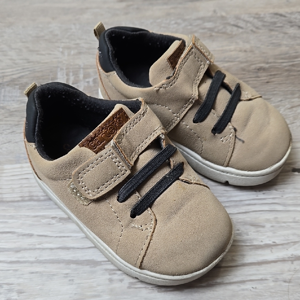 Carter's Baby Boys Tan and Black Shoes 5.5 Dress Shoes Casual Tan Fall Spring